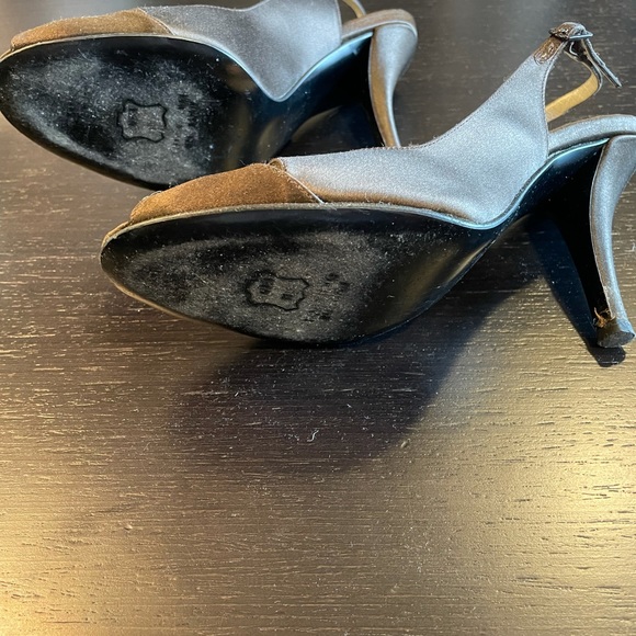 Stuart Weizmann Brown Silk Satin Heels US 8. - Picture 2 of 4